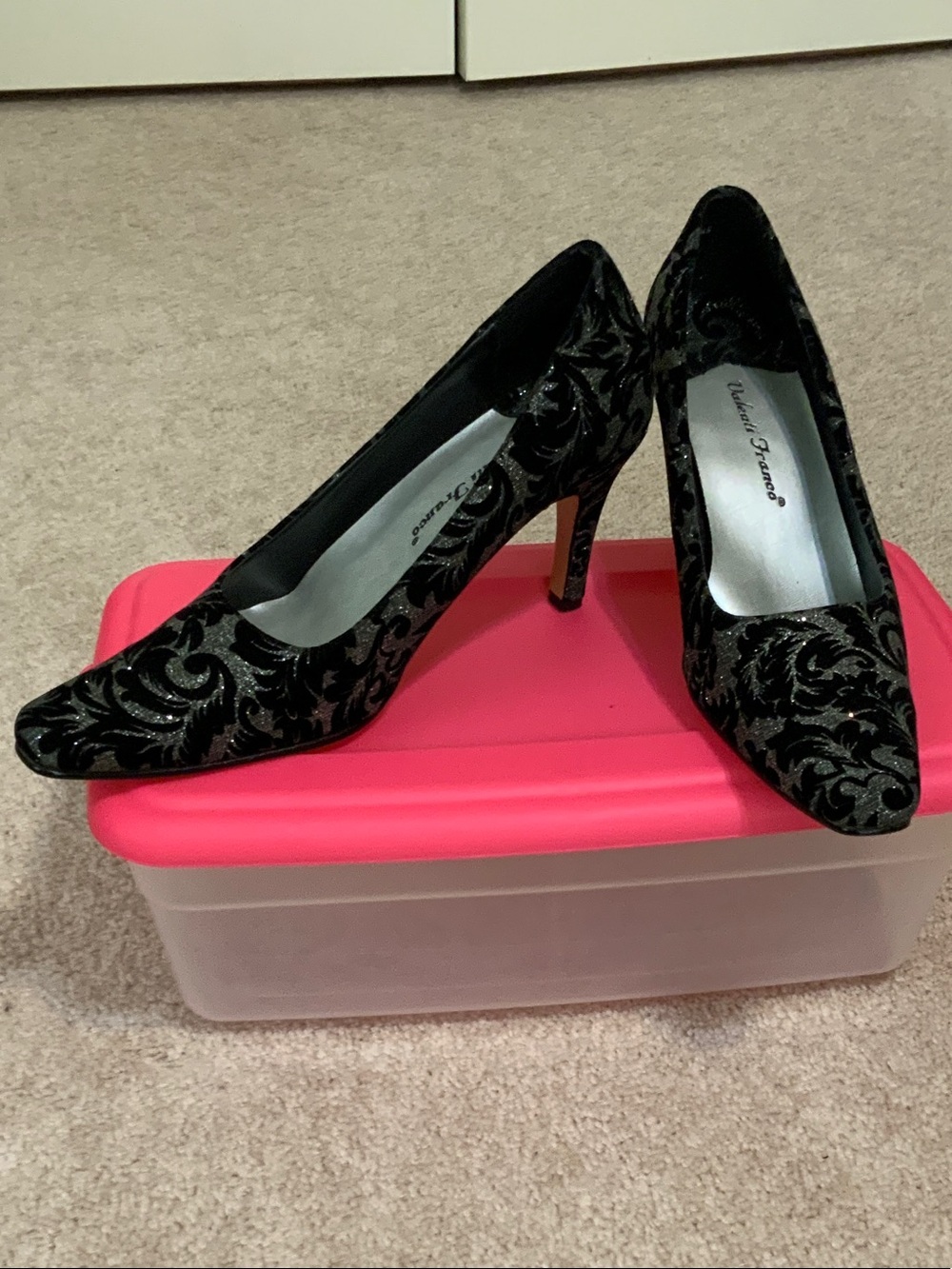 Valenti Franco Black and Silver Sparkle Velvet Floral Pattern Pointed Pumps